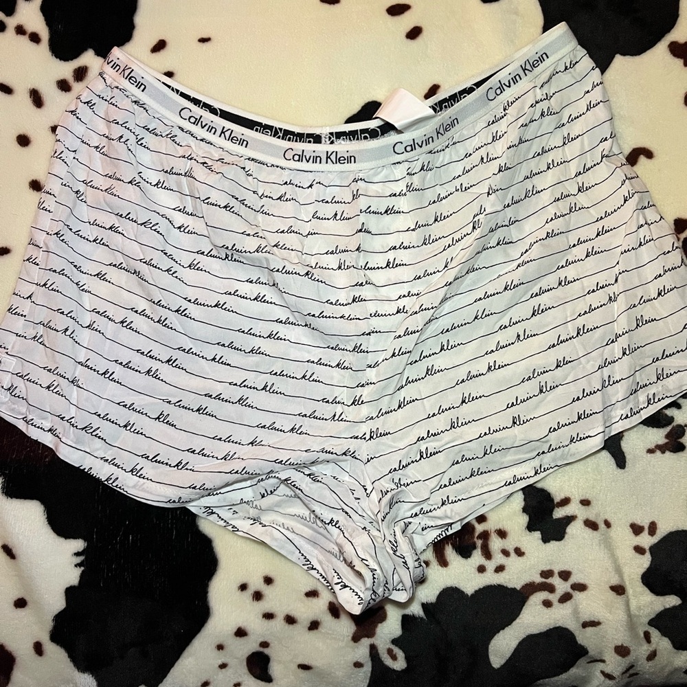 ✨CALVIN KLEIN WHITE AND BLACK BOXER SHORTS✨